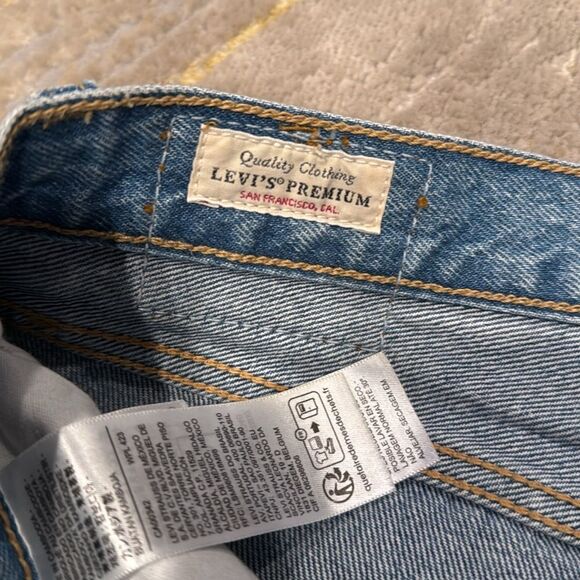 Levi’s Premium Wedgie Straight jeans size 29 distressed with button fly EUC - Picture 6 of 10